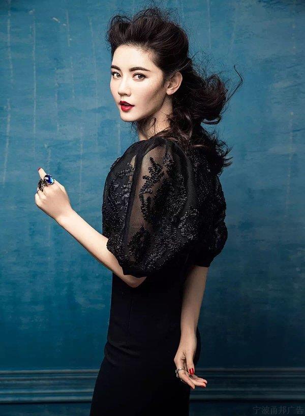 拍摄杂志硬照风格写真技巧 拍摄杂志硬照风格写真技巧