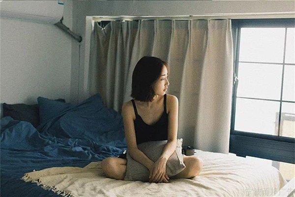 如何在室内拍出干净舒服的写真? 如何在室内拍出干净舒服的写真?